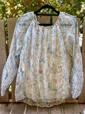Like New Made in Italy Blouse, Floral & Feminine Sheer w/Cami Sewn Inside